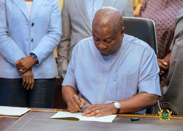 511202611126-0e72xljwwr-331202622842-ptkwn0y442-mahama-signs-bills